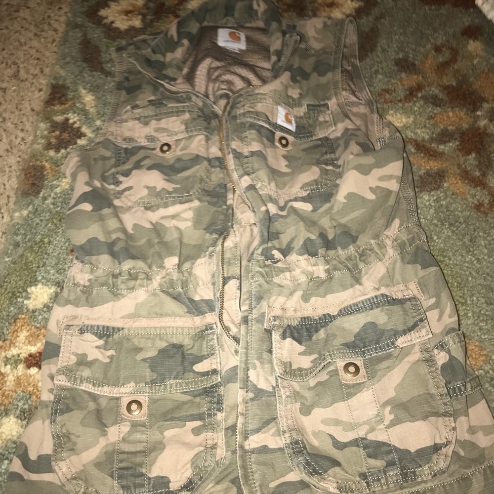 Camo carhartt vest size small